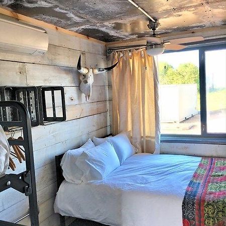 Flophouze Shipping Container Hotel - Houze 5 Round Top Exterior photo